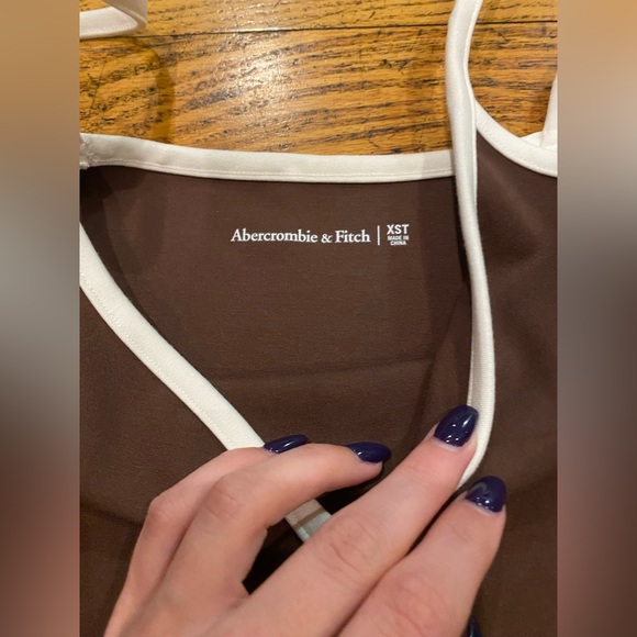 NWOT Abercrombie Notch Neck Brown Dress With White Piping And Slit - Picture 11 of 14